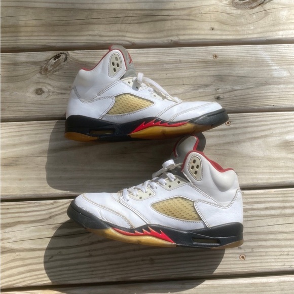 Jordan 5 Fire red size 7y - Picture 2 of 6